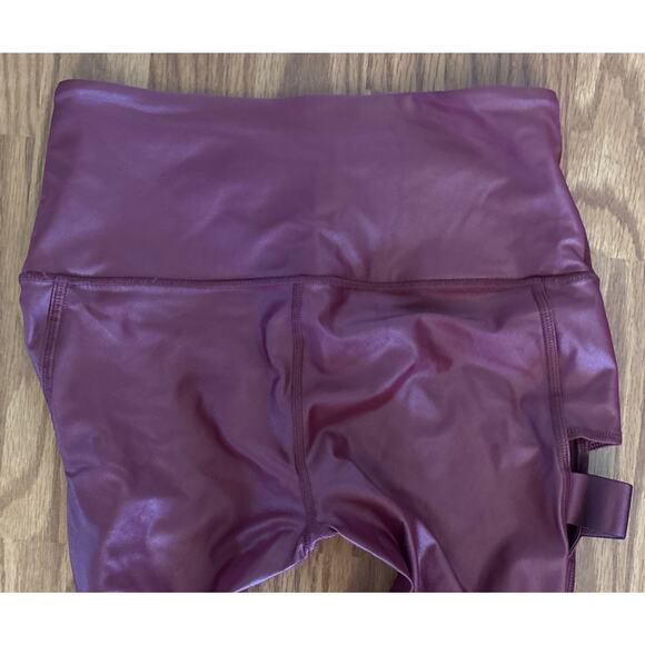 Victoria Sport Knockout HighWaist Burgundy Leggings With Side Cutout Detail Sz S - Picture 9 of 9